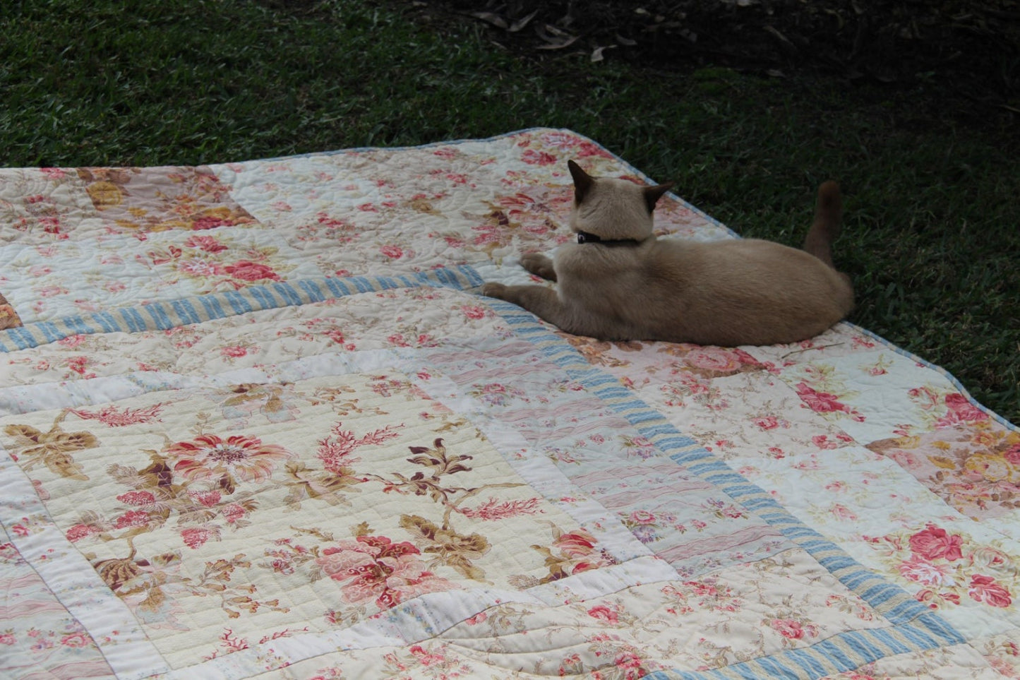 Spring Floral Quilt - PDF Quilt Pattern- Beginner quilt pattern, easy quilt pattern, layer cake pattern