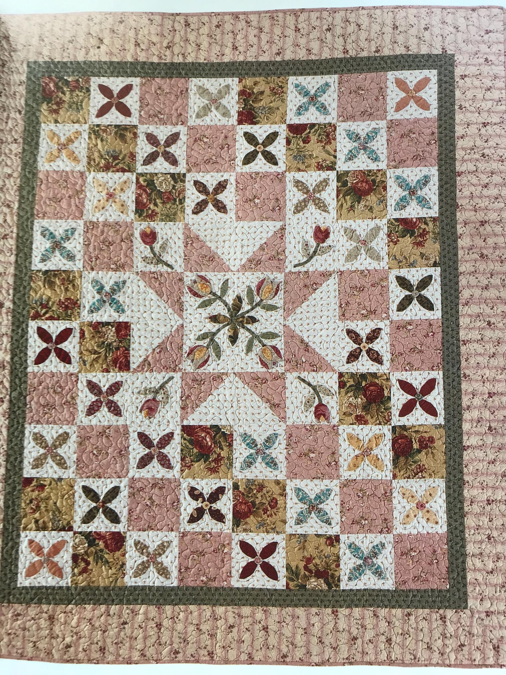 Quilt Pattern Tulip & Scrappy Fabric Design Multiple Sizes Confident Beginner to Advanced Quilter| Downloadable PDF tutorial