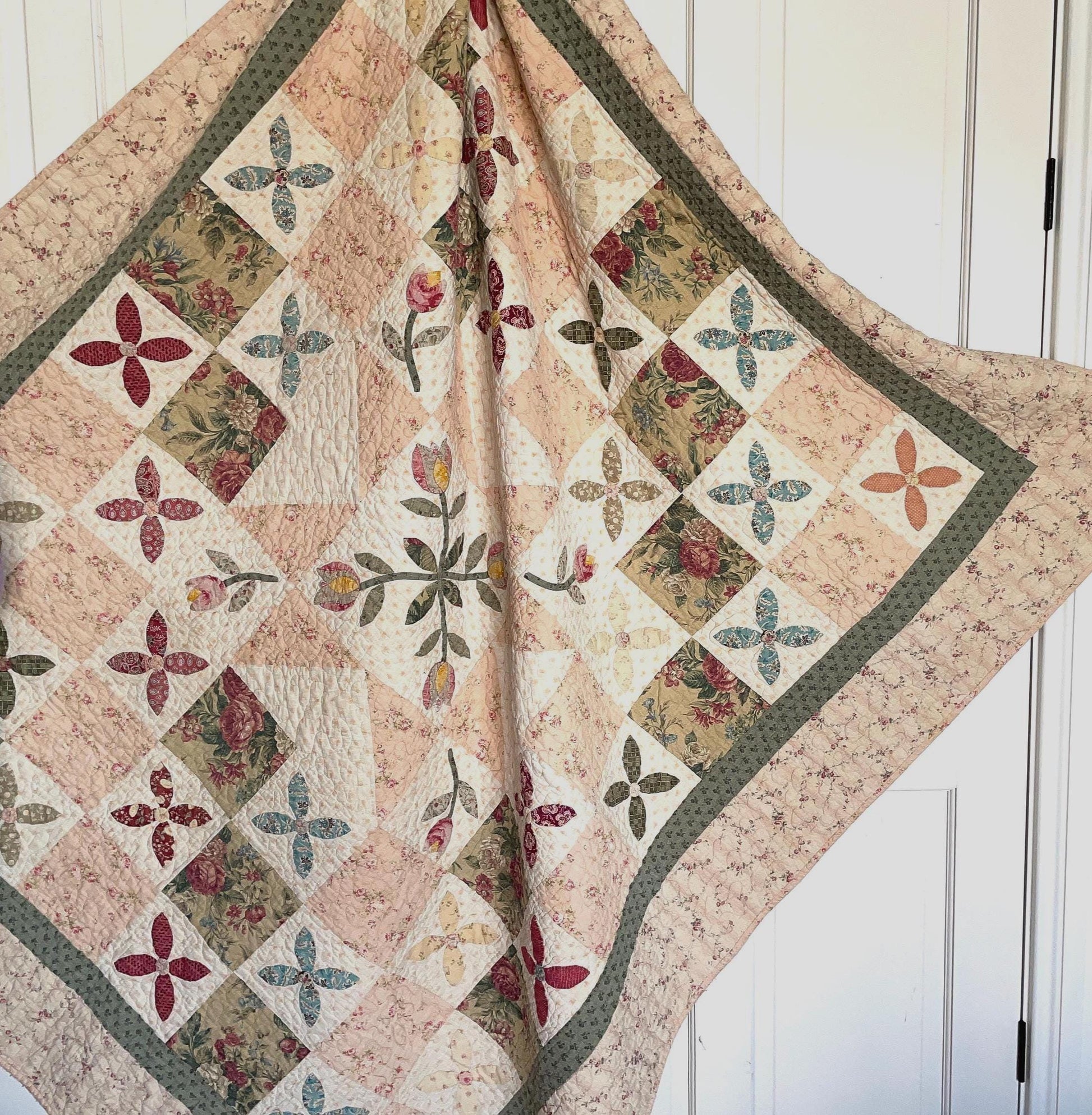 Quilt Pattern Tulip & Scrappy Fabric Design Multiple Sizes Confident Beginner to Advanced Quilter| Downloadable PDF tutorial