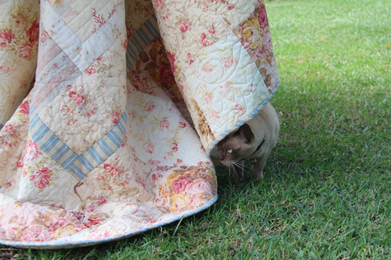 Spring Floral Quilt - PDF  Quilt Pattern- Beginner quilt pattern, easy quilt pattern, layer cake pattern